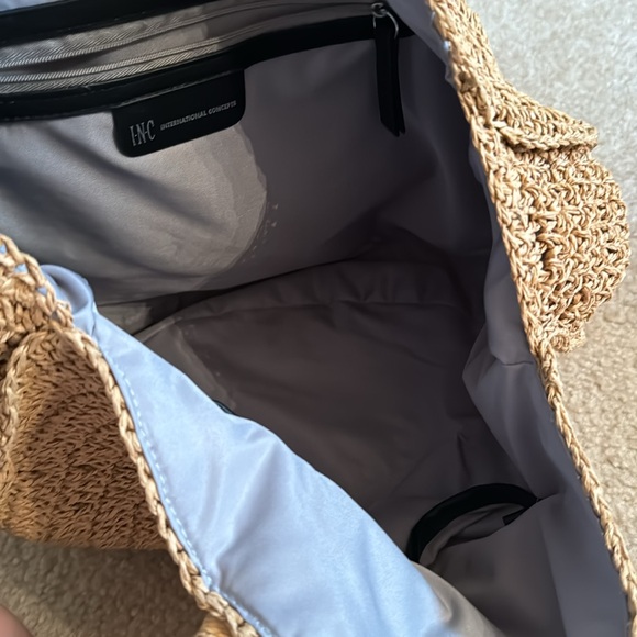 Round Straw Bag - Picture 6 of 10